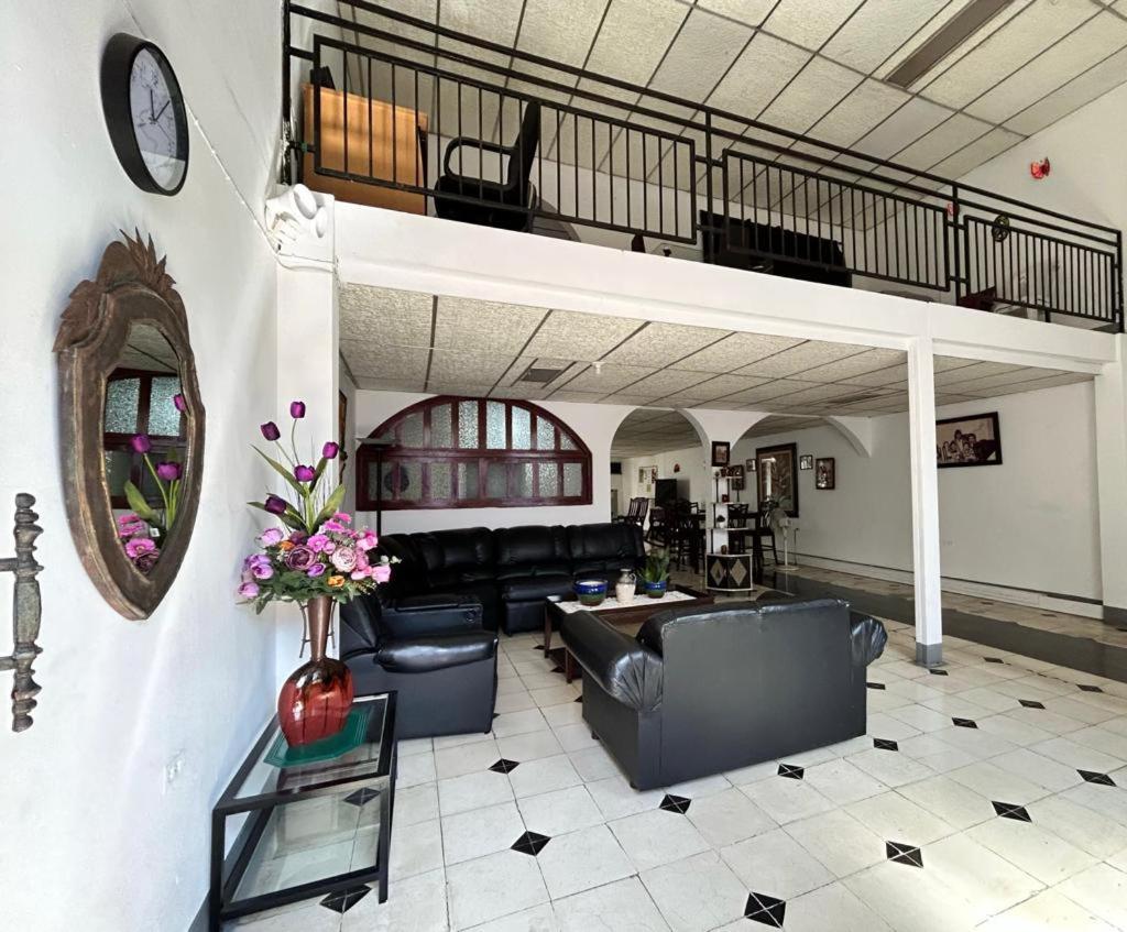 El Callejon Guest House Leon Exterior photo