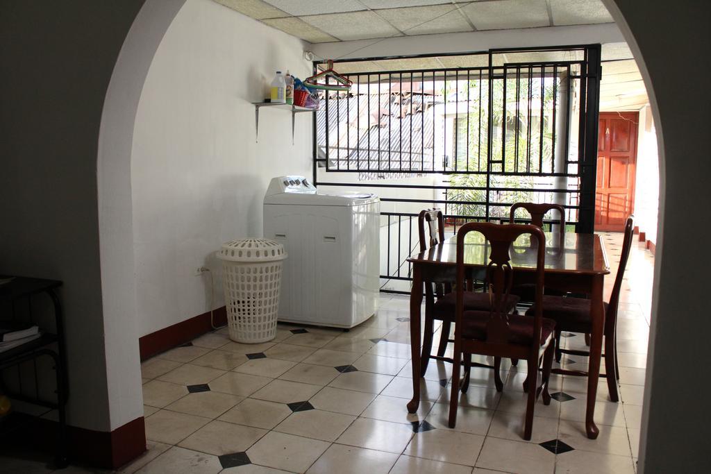 El Callejon Guest House Leon Exterior photo